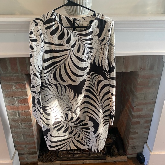 H&M Dresses & Skirts - H&M White and Black Fern Floral Sheath Dress size 10